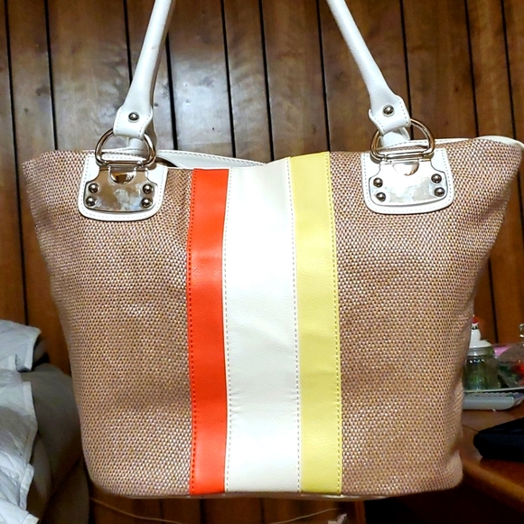 ⭐ 3/$15 ⭐ Apt. 9 woven zippered bag - Picture 1 of 14